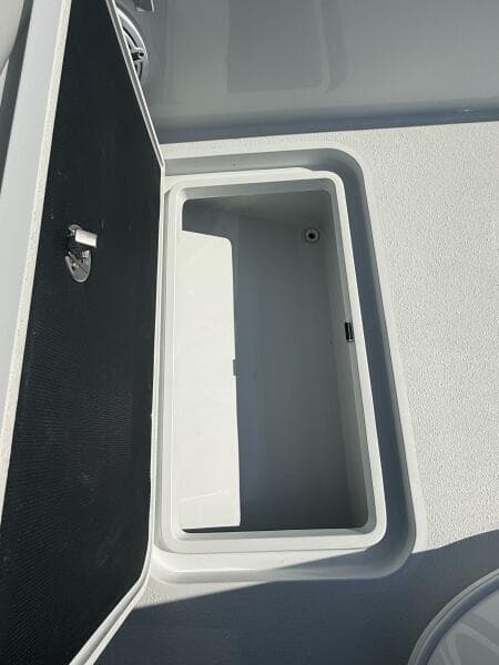 2025 Yellowfin 26 Hybrid