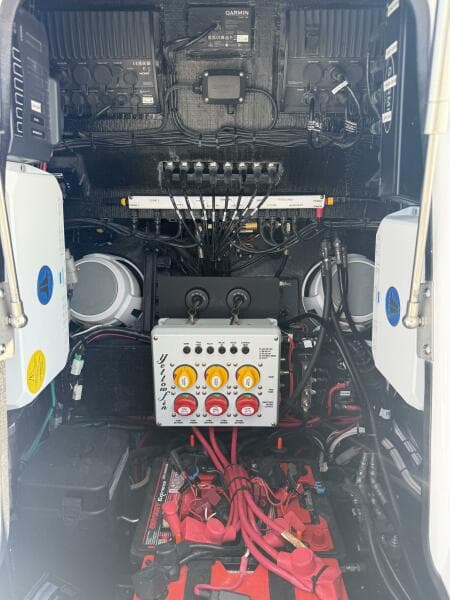 2025 Yellowfin 26 Hybrid