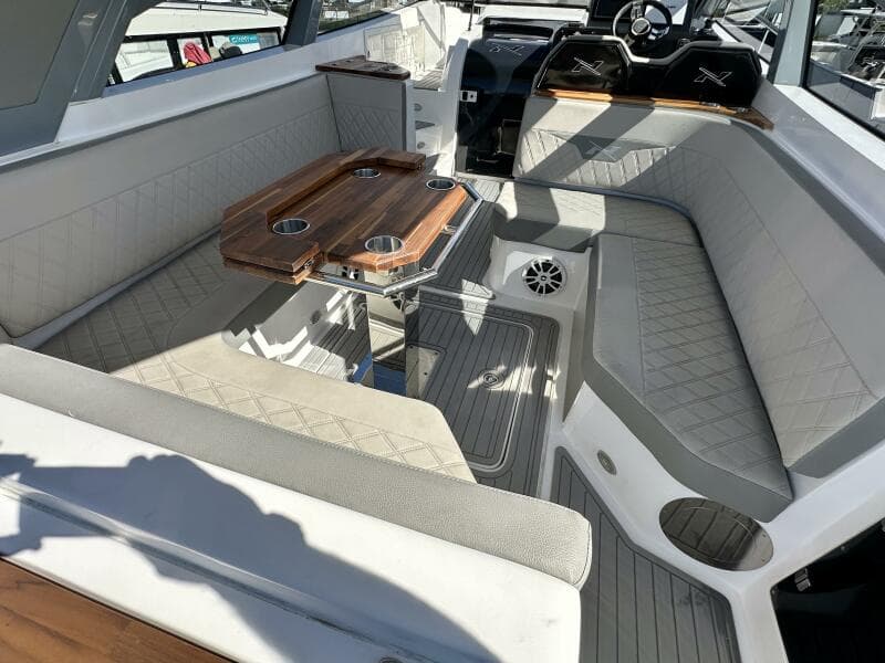 NX 360 Sports Coupe - Cockpit