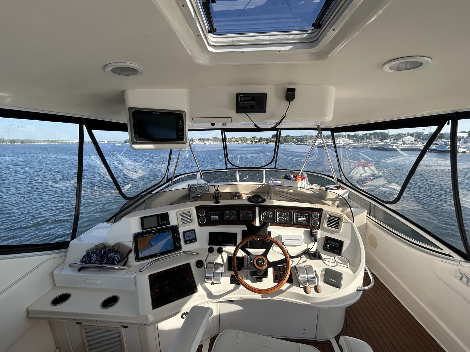1999 Sea Ray 560 Sedan Bridge - Photo 59