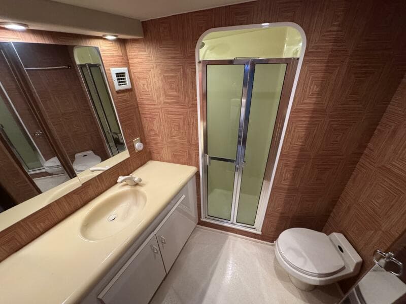 1995 Viking 58 Convertible