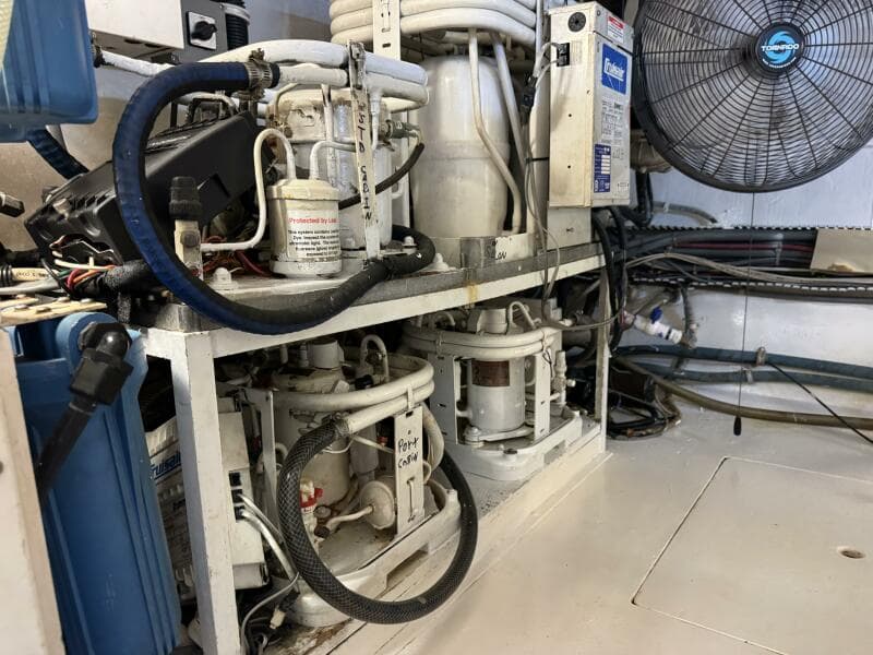 1995 Viking 58 Convertible