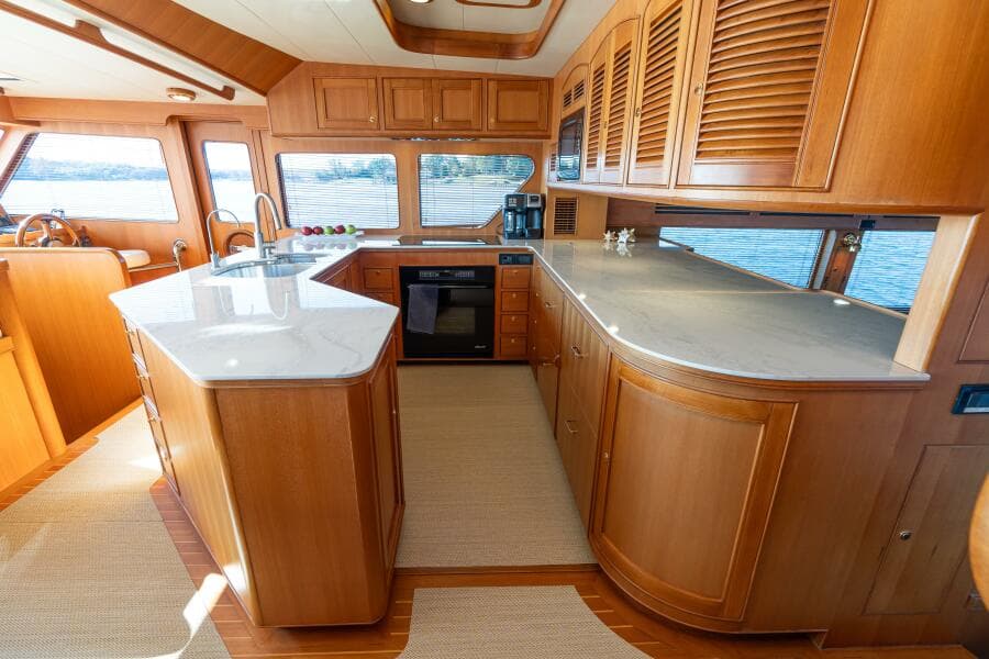 Marlow 72 GRIFFIN - Dining