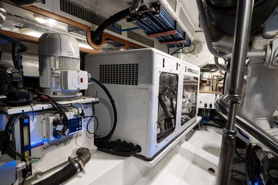 Marlow 72 GRIFFIN - Engine Room