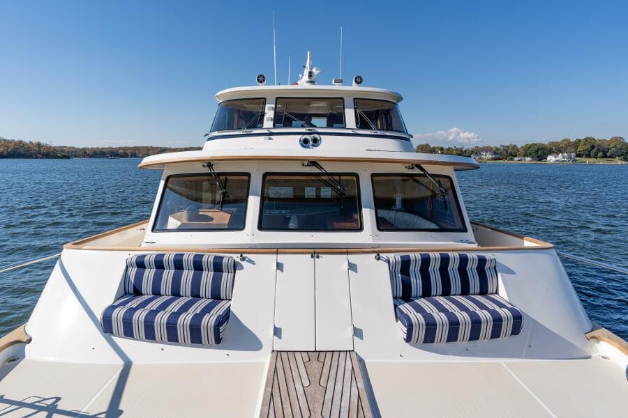 Marlow 72 GRIFFIN - Exterior Forward Seating