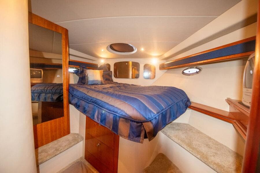 2006 Cruisers Yachts 370 Express