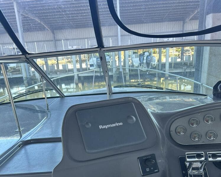 2006 Cruisers Yachts 370 Express