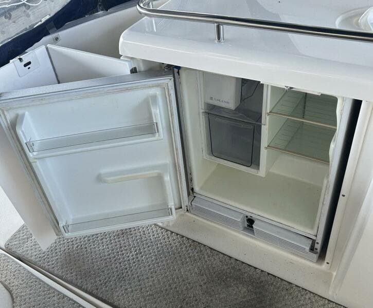 2006 Cruisers Yachts 370 Express