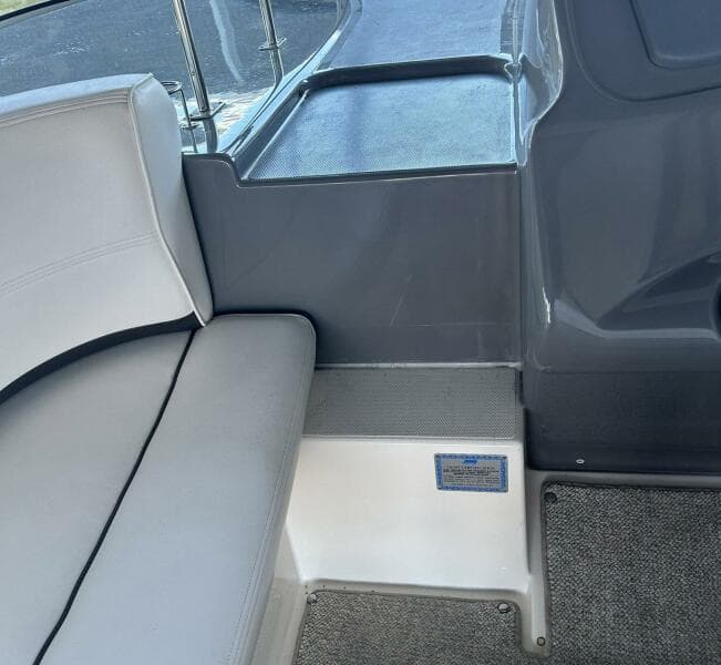 2006 Cruisers Yachts 370 Express