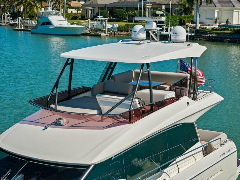 2022 Prestige 520 Flybridge