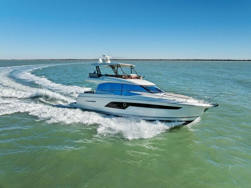 2022 Prestige 520 Flybridge