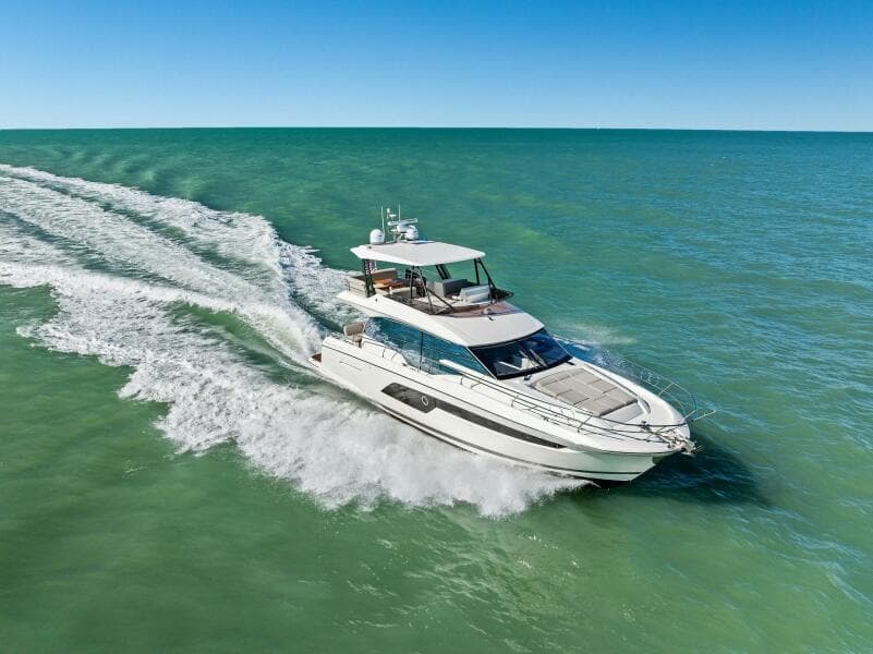 2022 Prestige 520 Flybridge