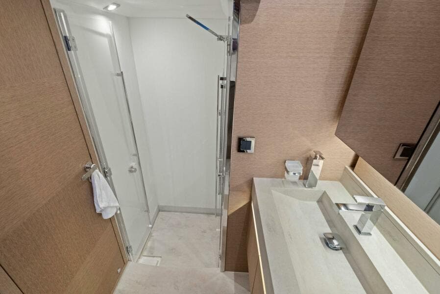 2022 Prestige 520 Flybridge