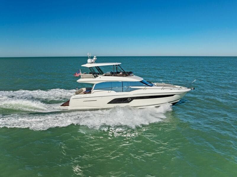 2022 Prestige 520 Flybridge