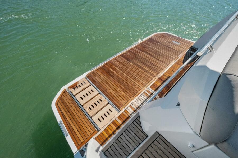 2022 Prestige 520 Flybridge
