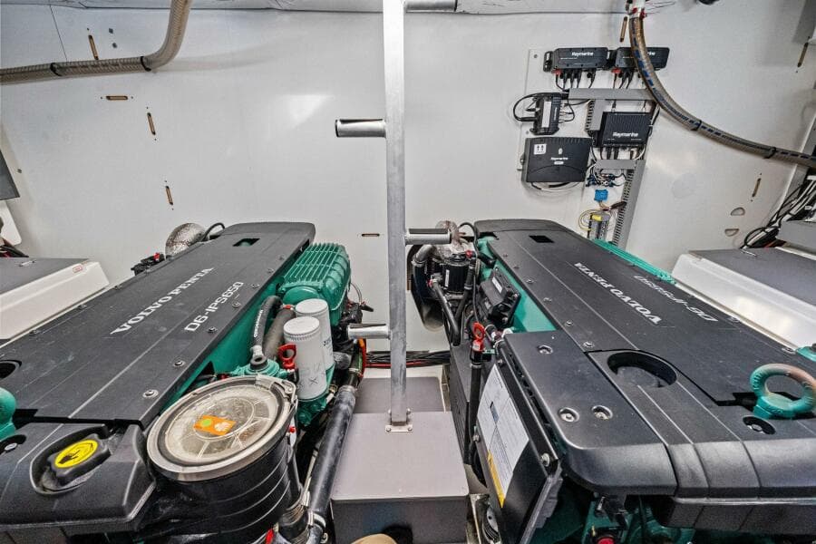 2022 Prestige 520 Flybridge