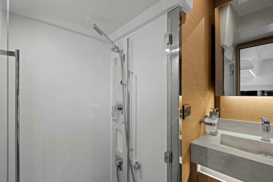 2022 Prestige 520 Flybridge