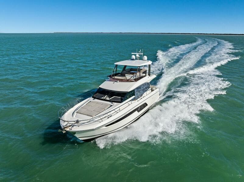 2022 Prestige 520 Flybridge