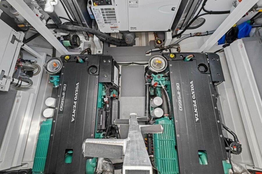 2022 Prestige 520 Flybridge