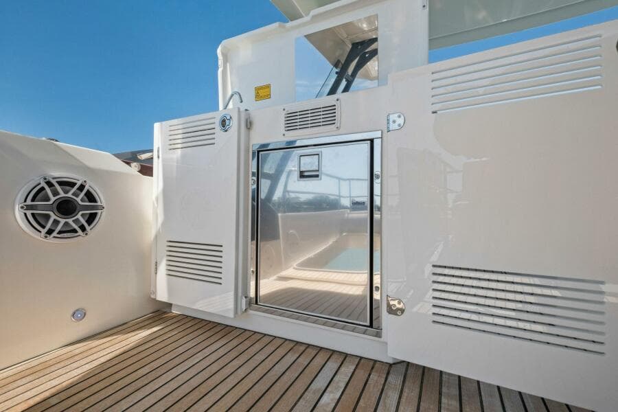 2022 Prestige 520 Flybridge