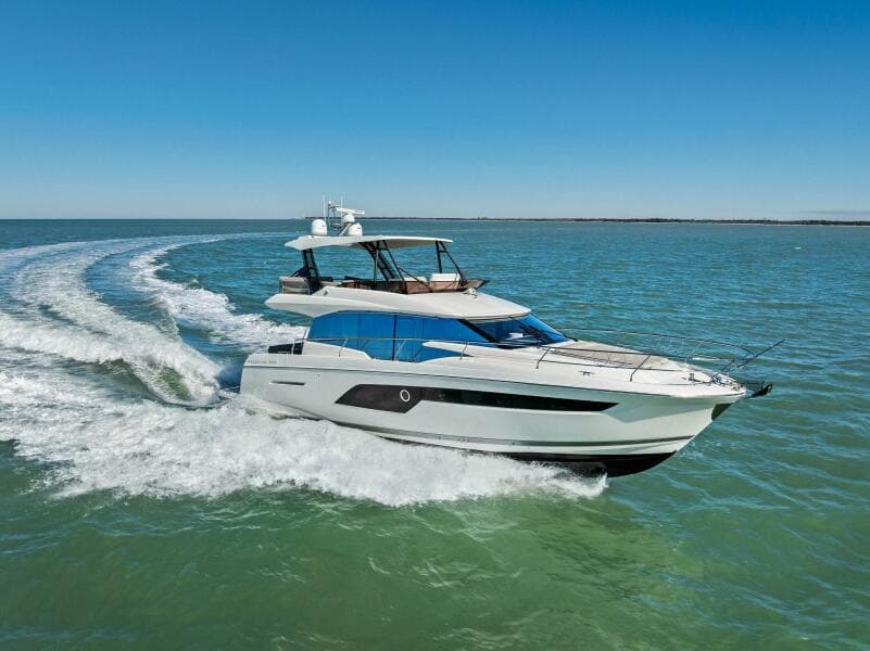 2022 Prestige 520 Flybridge