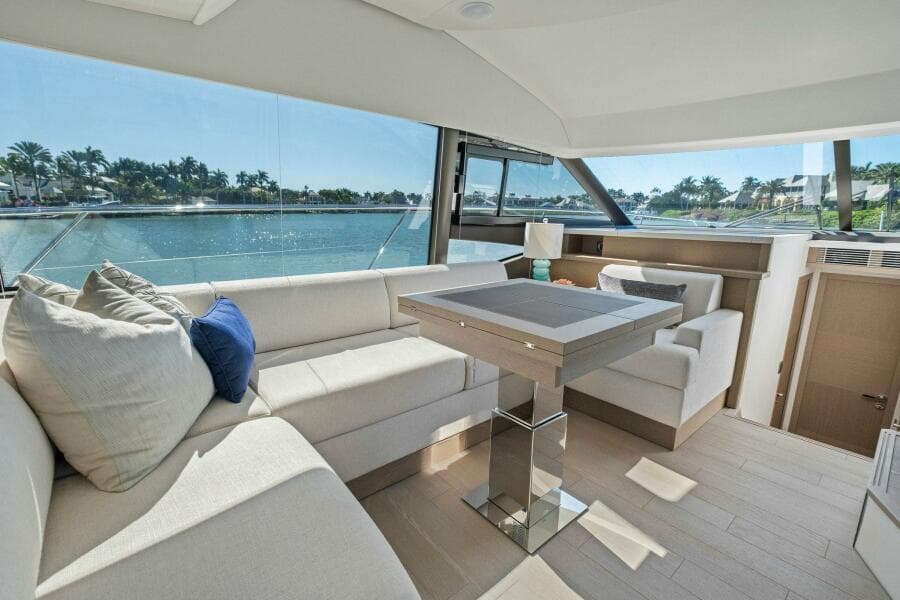 2022 Prestige 520 Flybridge