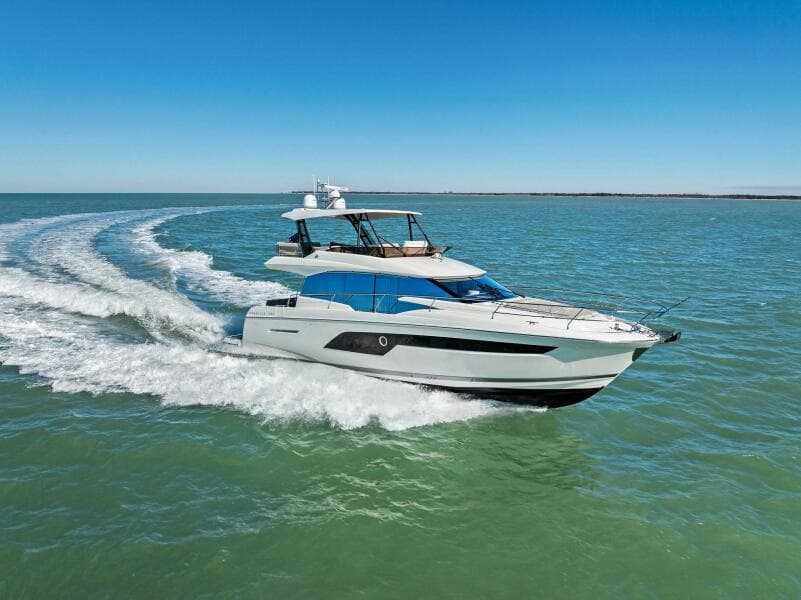 2022 Prestige 520 Flybridge