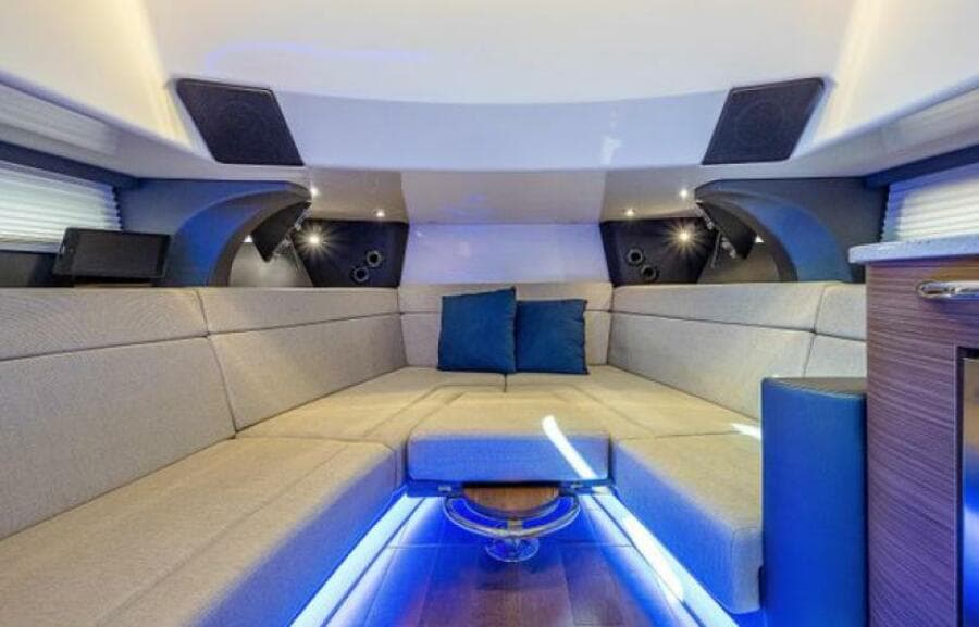 2020 Boston Whaler Outrage