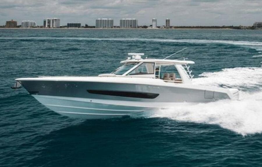 2020 Boston Whaler Outrage