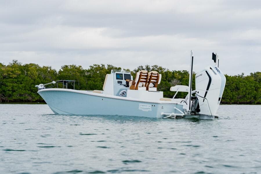 2026 Broadwater Boatworks 25 Bay Cat