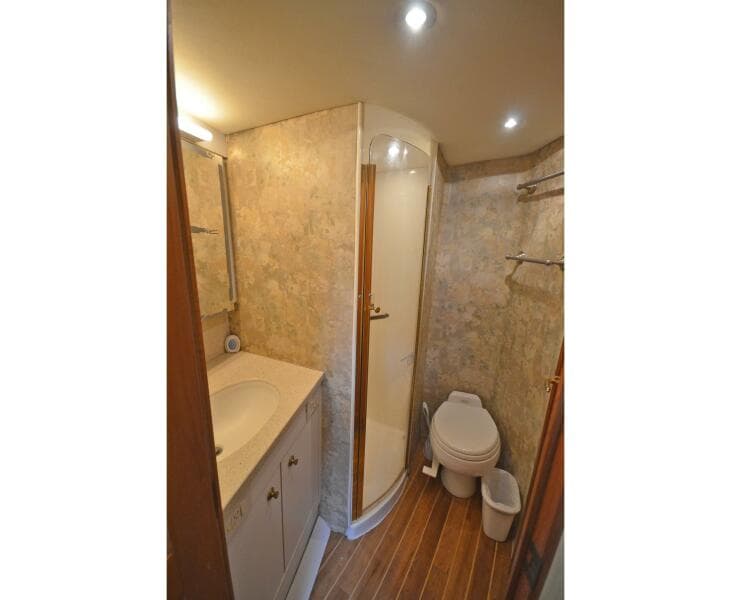 Ocean Yachts 50 GOLD COAST - VIP Guest Stateroom Head