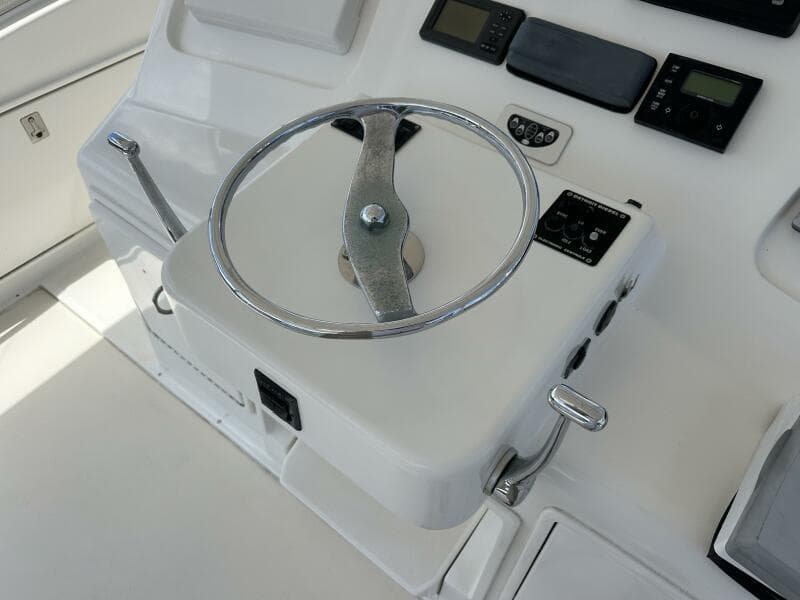 Ocean Yachts 50 GOLD COAST - Fly Bridge Helm