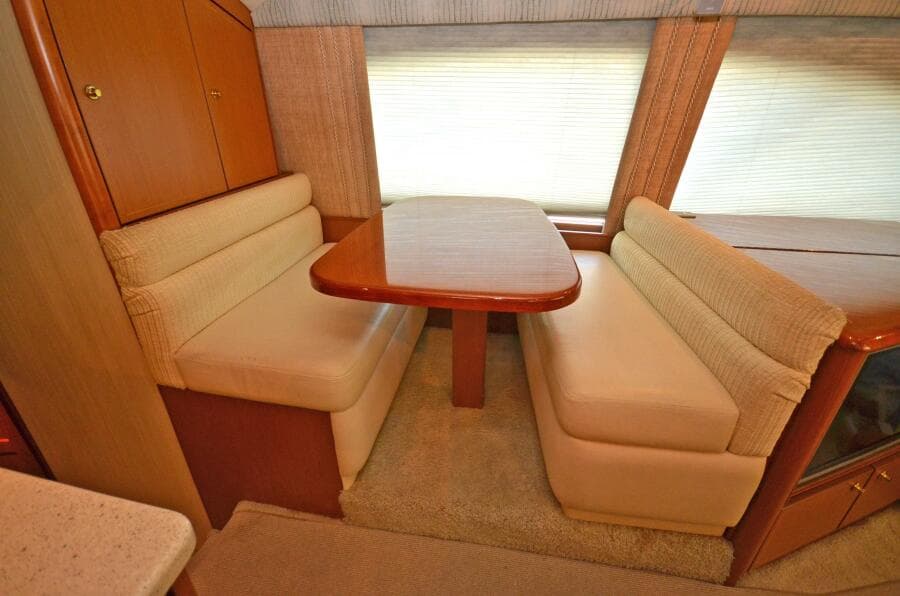 Ocean Yachts 50 GOLD COAST - Galley/ Dinette