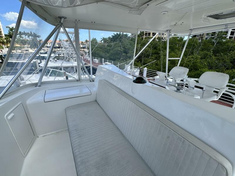 Ocean Yachts 50 GOLD COAST - Fly Bridge Helm Seating