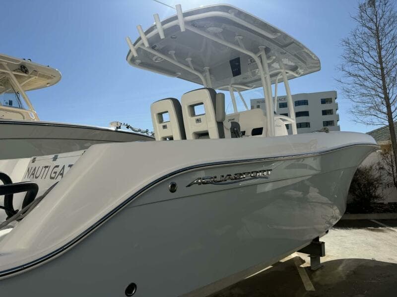 2021 Aquasport 2500 Center Console