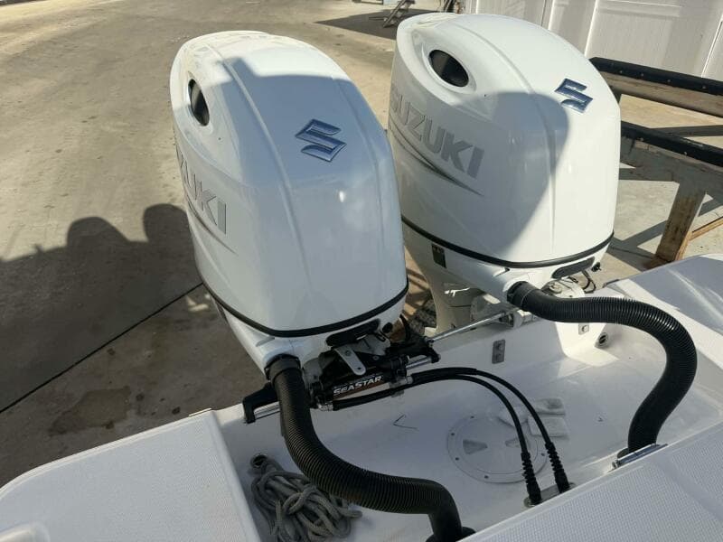 2021 Aquasport 2500 Center Console