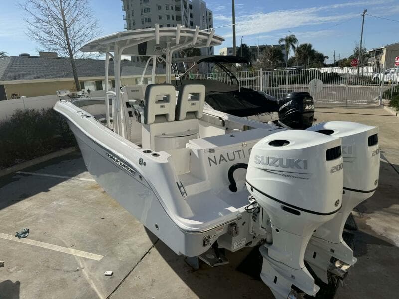 2021 Aquasport 2500 Center Console