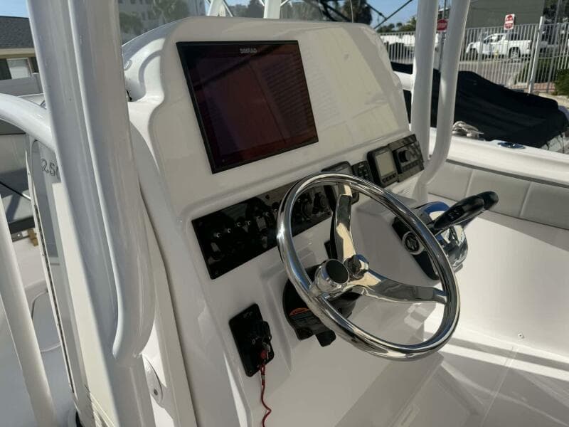 2021 Aquasport 2500 Center Console