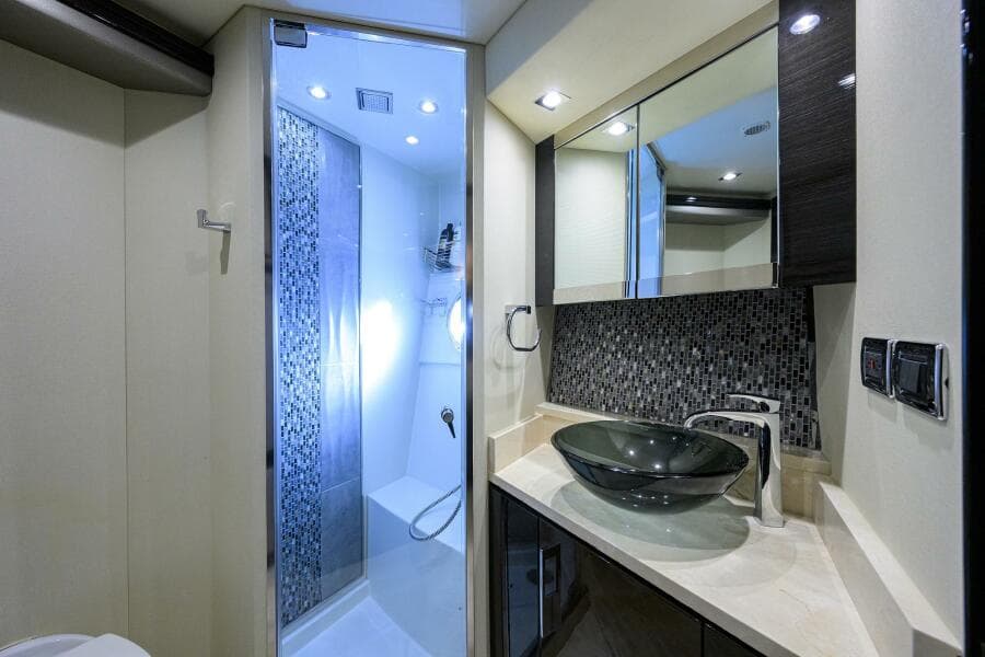 Marquis 66 ANDIAMO - Forward Guest Head