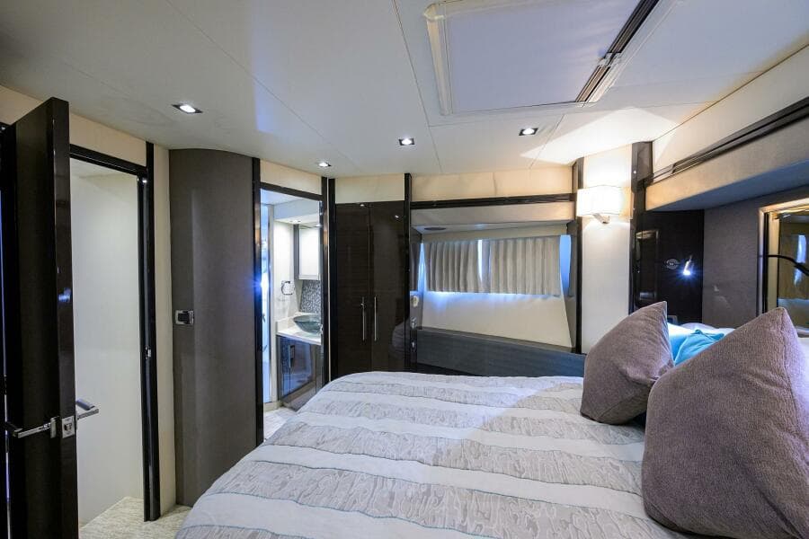 Marquis 66 ANDIAMO - Forward Stateroom