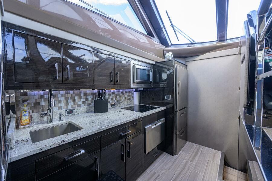 Marquis 66 ANDIAMO - Galley