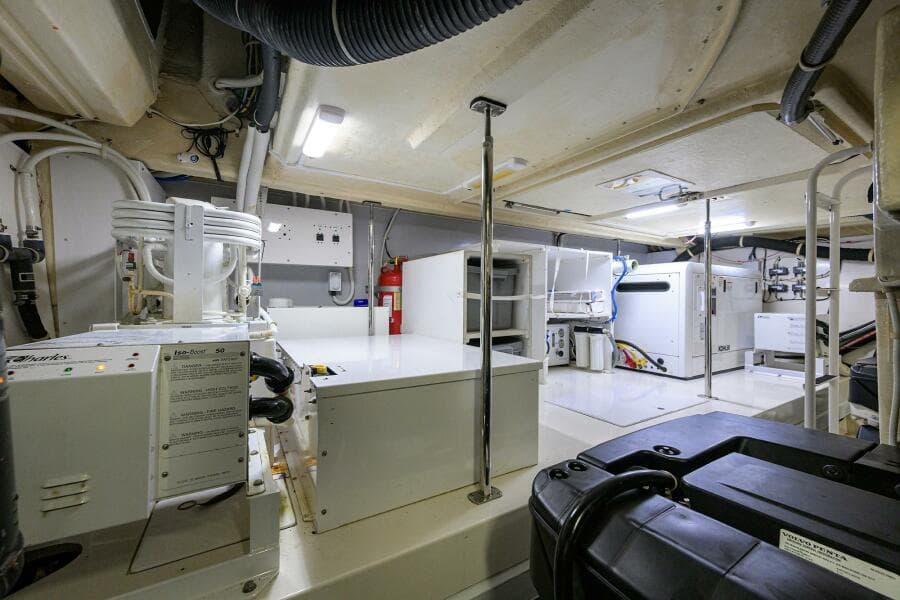 Marquis 66 ANDIAMO - Engine Room