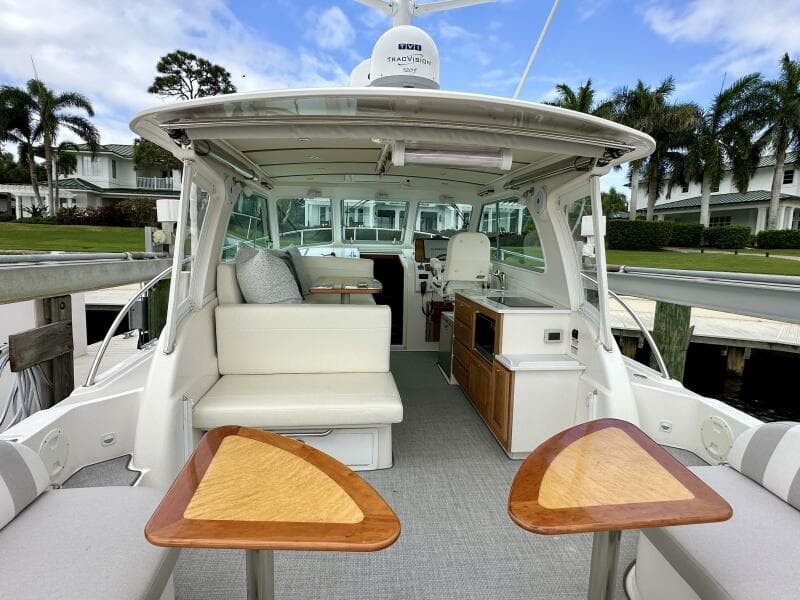 Back Cove 34 SHE'S A LADY - Exterior Cockpit