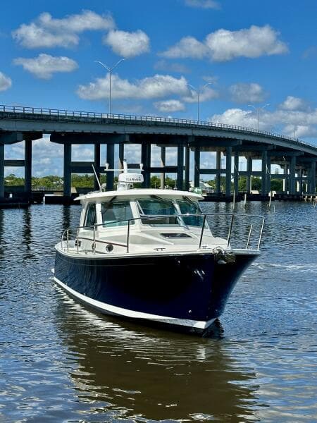 Back Cove 34 SHE'S A LADY - Exterior