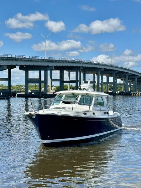 Back Cove 34 SHE'S A LADY - Exterior