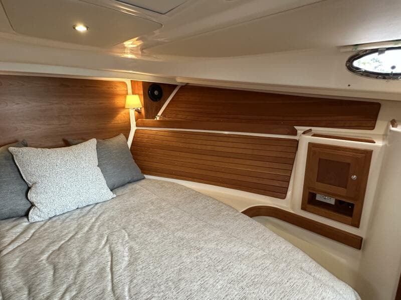 Back Cove 34 SHE'S A LADY - Interior