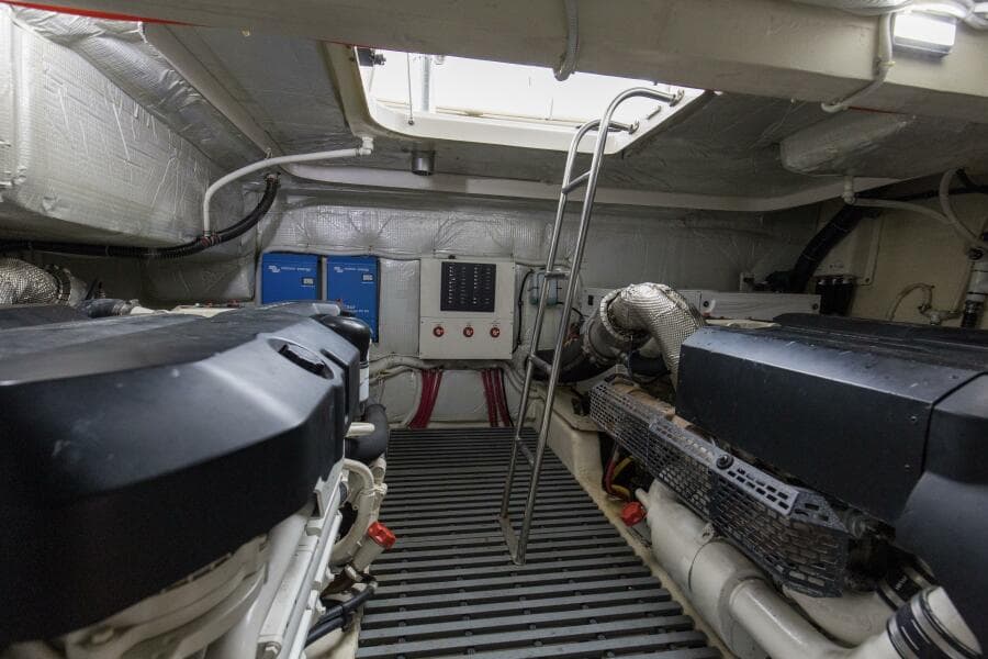 2019 Tiara Yachts C49 Coupe Engine Room (2)