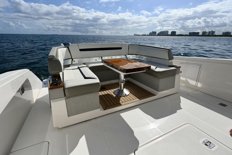 2023 Tiara Yachts 38 LS - Photo 6