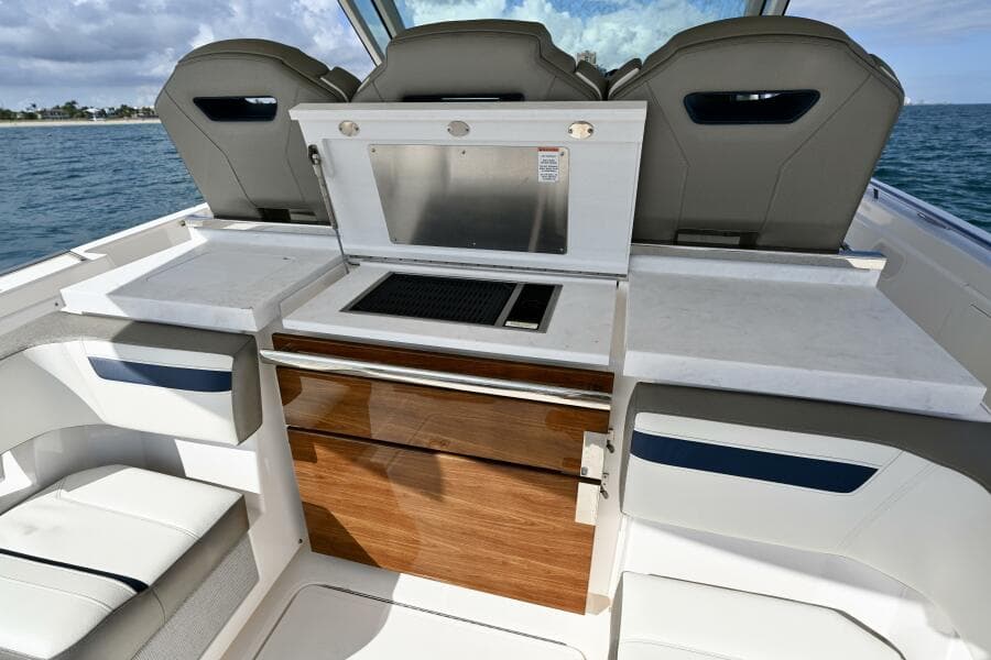2023 Tiara Yachts 38 LS - Photo 8