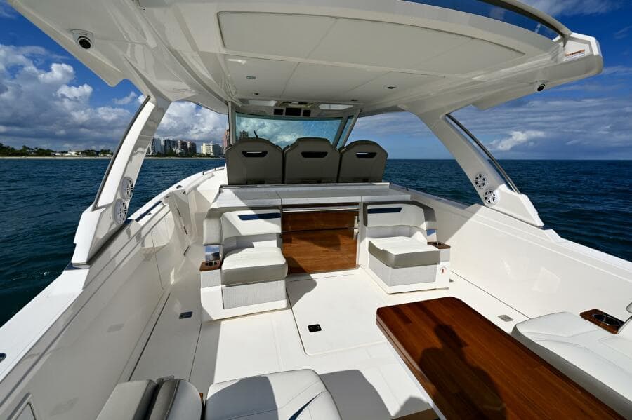 2023 Tiara Yachts 38 LS - Photo 7